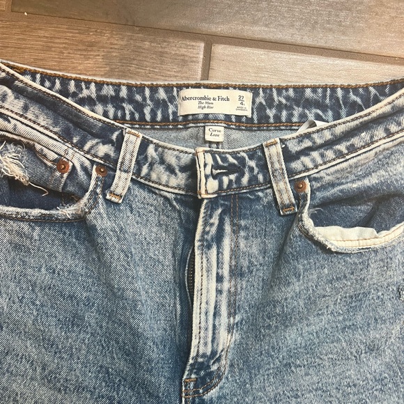 Abercrombie & Fitch Denim - Abercrombie & Fitch Mom High Rise Curve Love Jeans